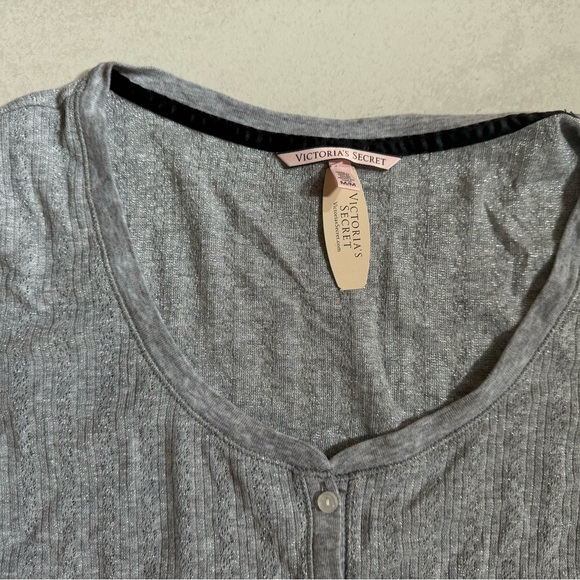VICTORIA'S SECRET Henley Cotton Shirt. Long sleeve. Sparkle. NWT. Size: Medium - Picture 2 of 7